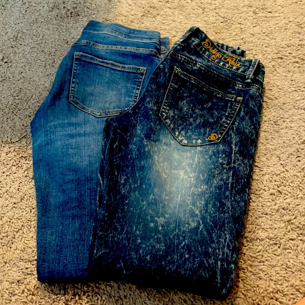 women’s jeans (2 pair)
